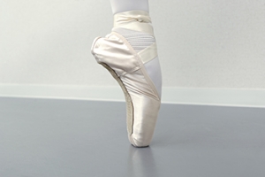 How Pointe Shoes Can Complicate the Biomechanics of Ballet